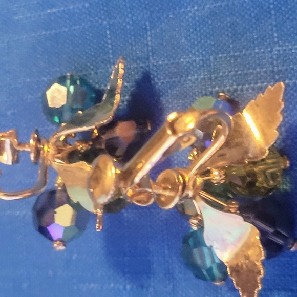 Gorgeous & Bright Vintage Blue Green Crystal Aurora Borealis Dangle Gold Clip On - Picture 4 of 6